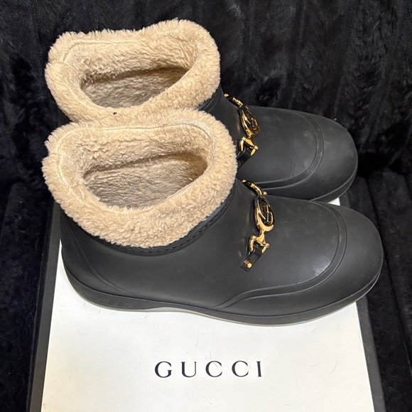 Gucci Women's Black and Tan Mules with Gold Accent - Picture 2 of 4